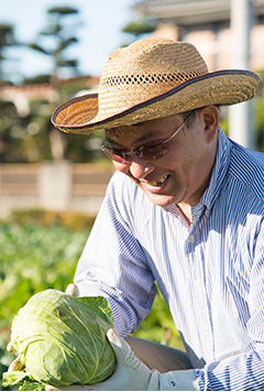 サングラスを掛けての畑作業