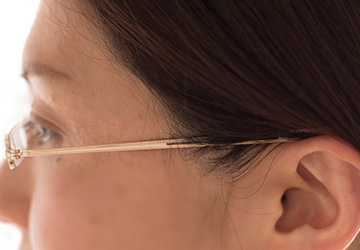 耳にかけた写真