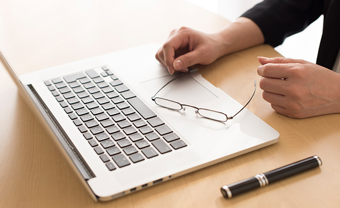 おしゃれ老眼鏡・シニアグラス　スレンダーアイズ　チューブ