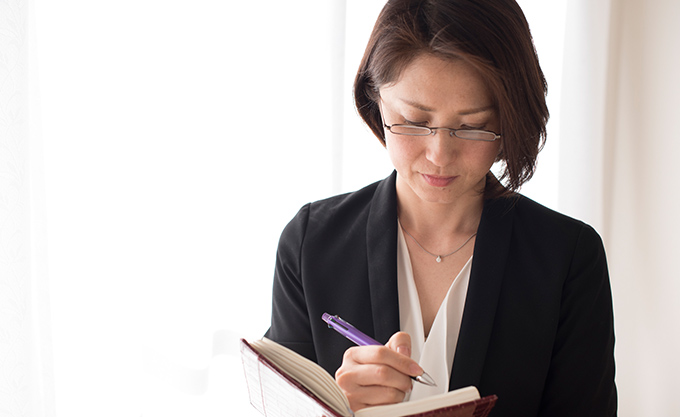 おしゃれ老眼鏡・シニアグラス　スレンダーアイズ　チューブ