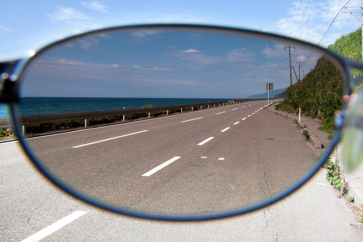 レンズカラー：HYDE ライトスモーク ハーフの見え方