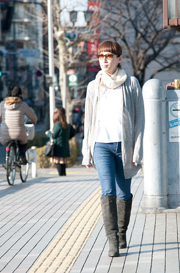 サングラスをかけた女性