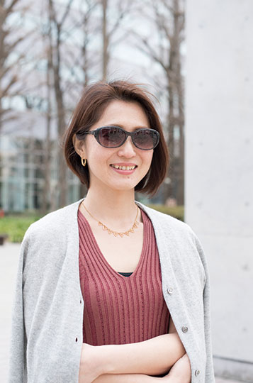 サングラスをかけた女性