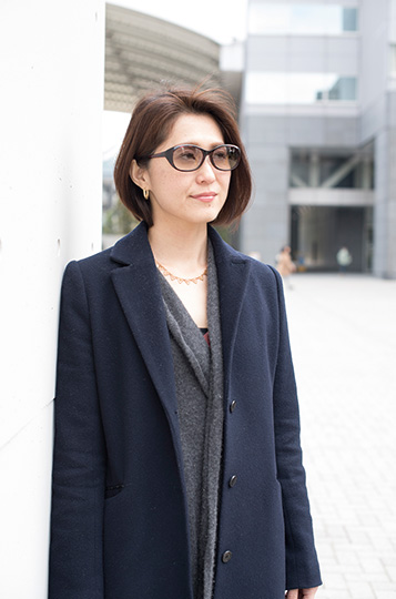 サングラスをかけた女性