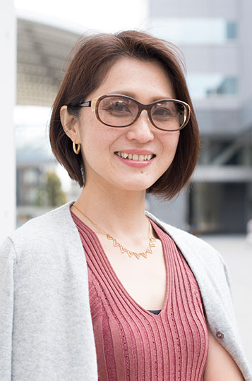 サングラスをかけた女性