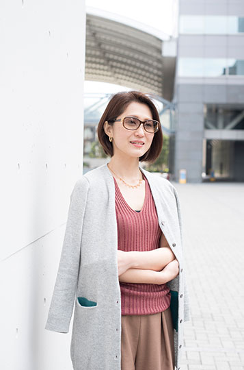 サングラスをかけた女性